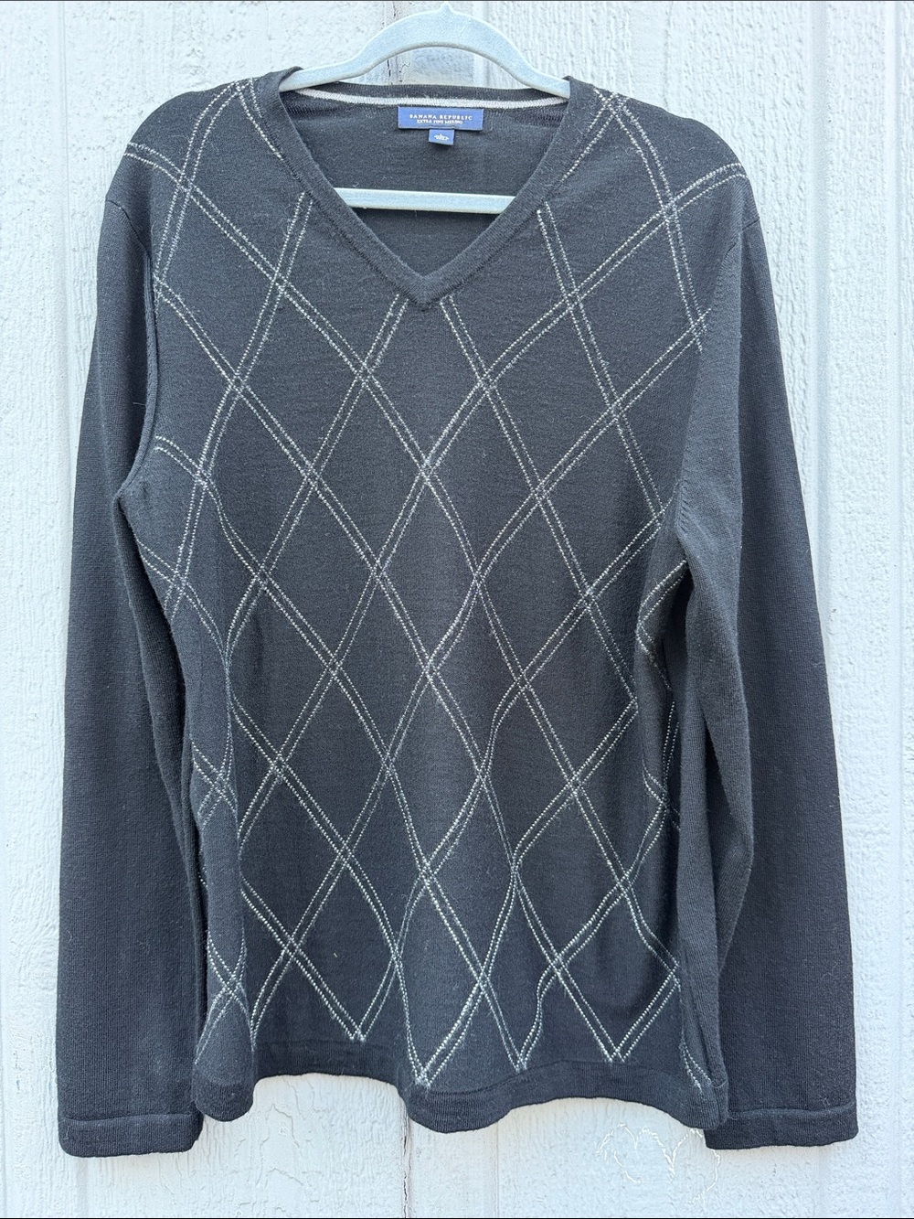 Banana Republic Extra Fine Merino Wool Women’s V-Neck Sweater Size: L